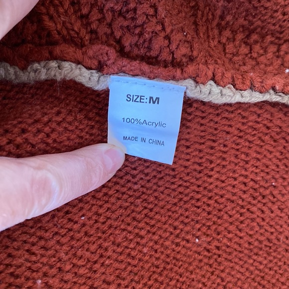 Women’s color block cable knit oversized shrug - Picture 7 of 7